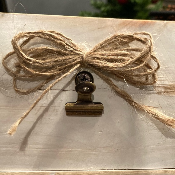 White distressed wooden photo frame, approx 7”x7”. - Picture 4 of 5